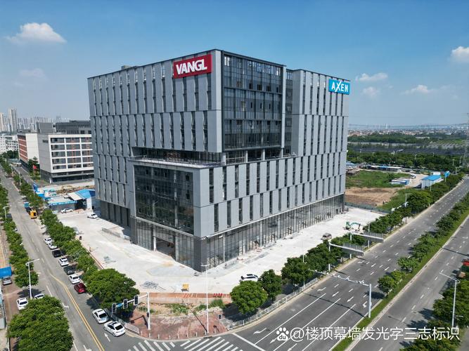 广州番禺幕墙发光字制作安装厂家推荐:三志标识广告凭借其创新的设计